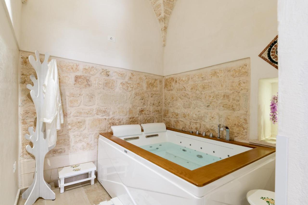 Stairway With Jacuzzi By Wonderful Italy Apartment Остуни Екстериор снимка