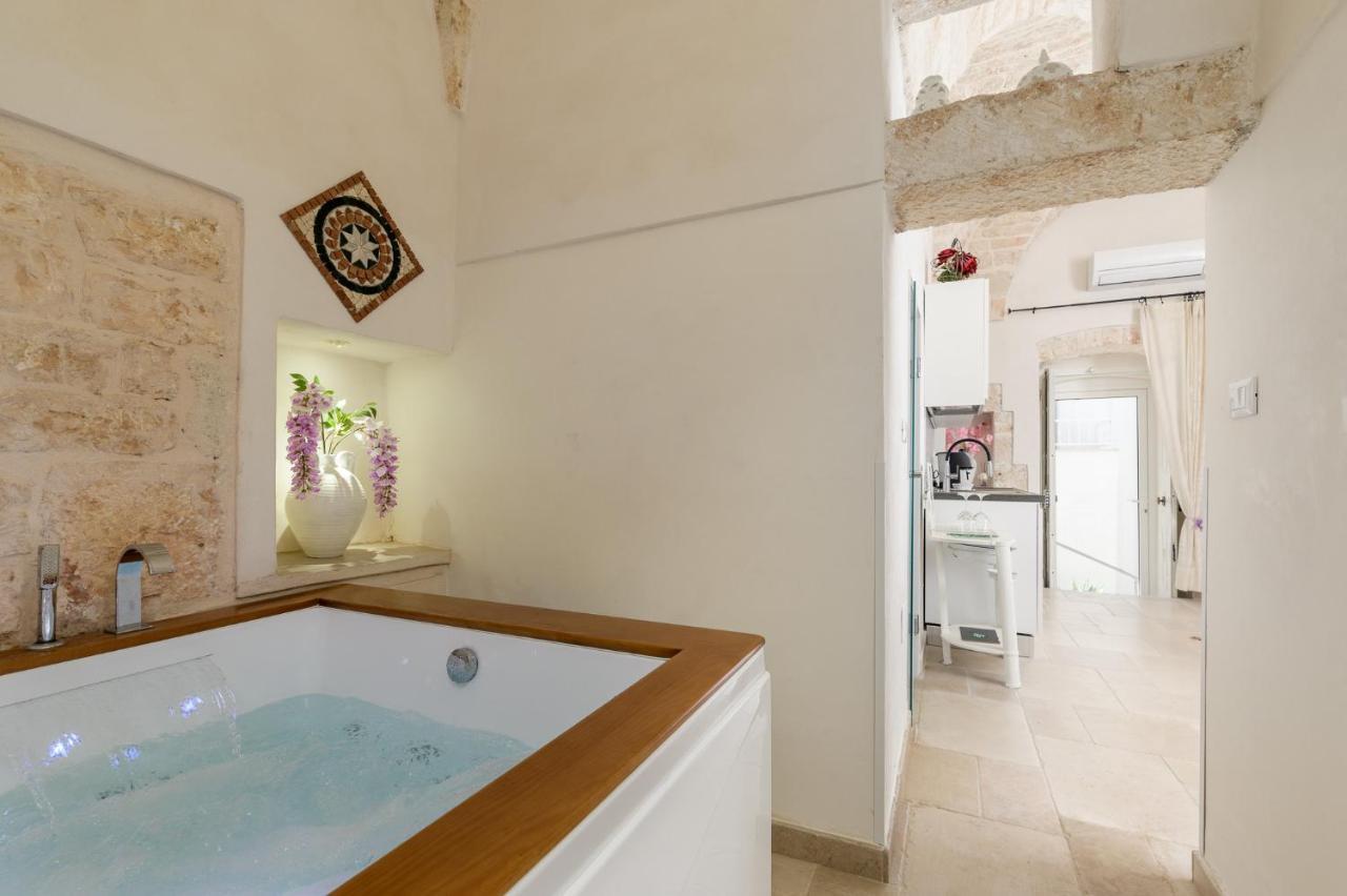 Stairway With Jacuzzi By Wonderful Italy Apartment Остуни Екстериор снимка